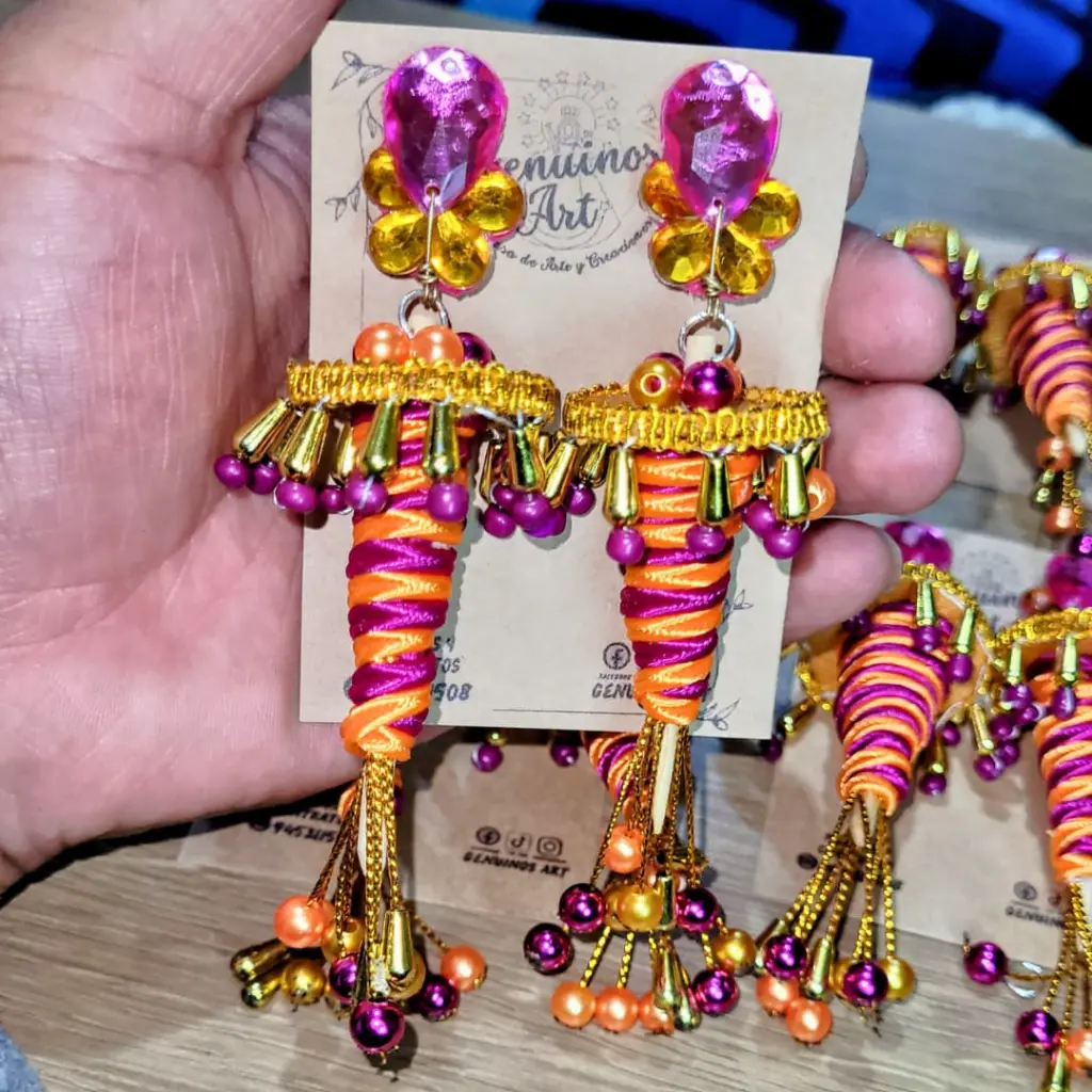 Aretes 'Rueca de Lujo' (Soutache, Cristales y Borlas de Cadena)