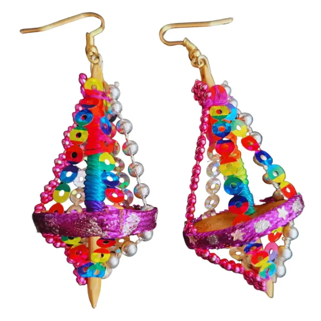Aretes Artesanales 'Rueca de Lentejuelas y Perlas' (Kullawada)