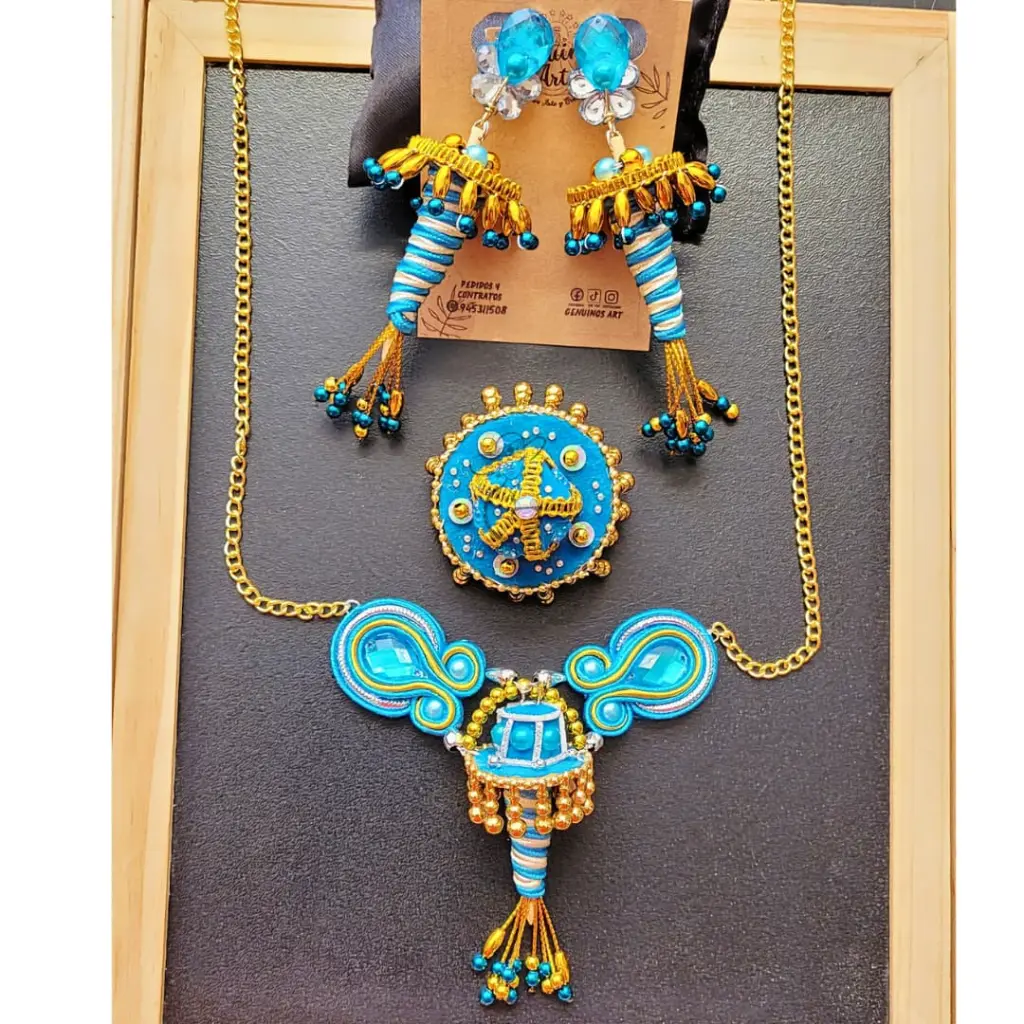 Juego Premium 'Gala Kullawada' (Set Completo: Collar, Aretes y Anillo/Pin)