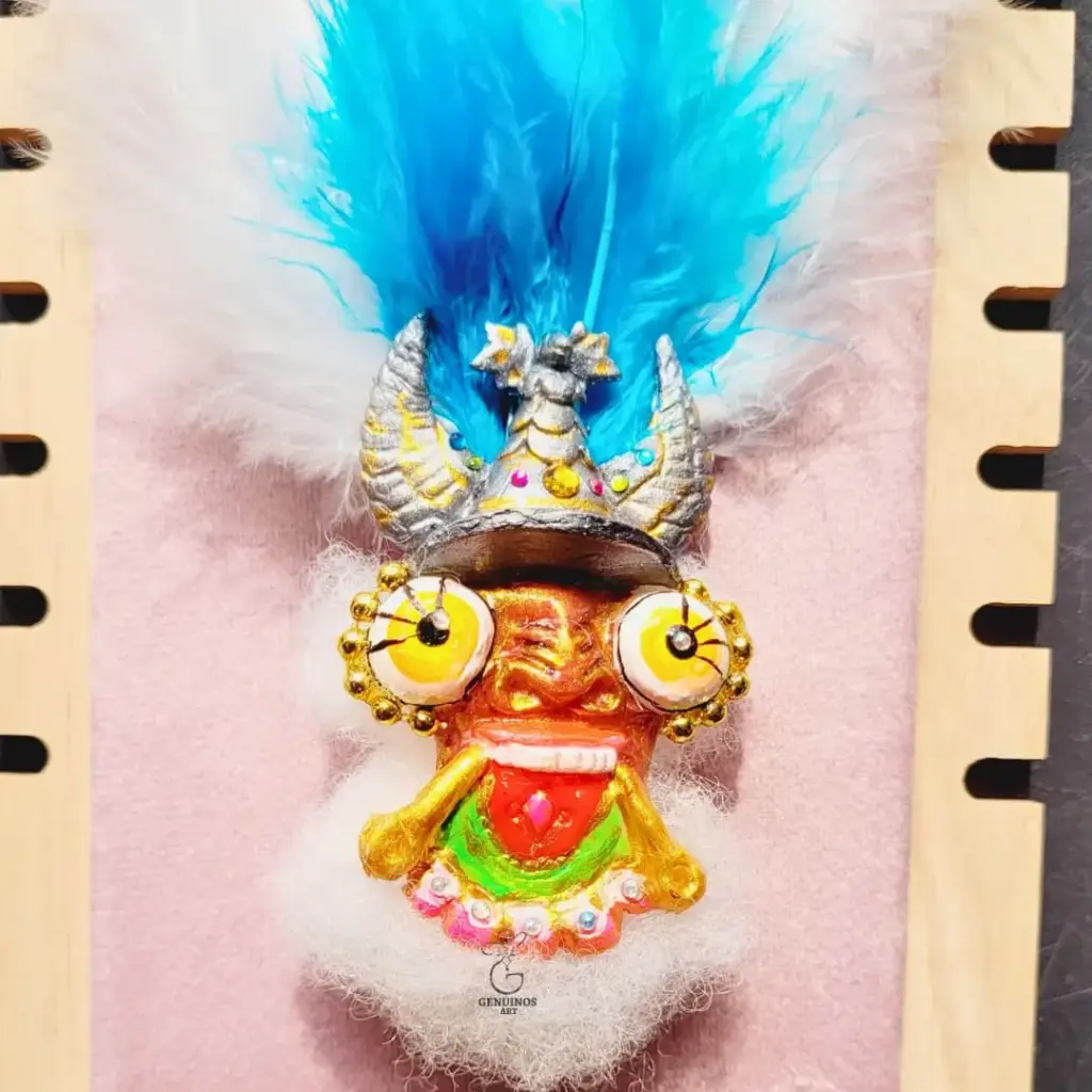 Prendedor/Anillo 'Moreno Fantasía' 3D (Polimero de Micro-Modelado y Plumas)