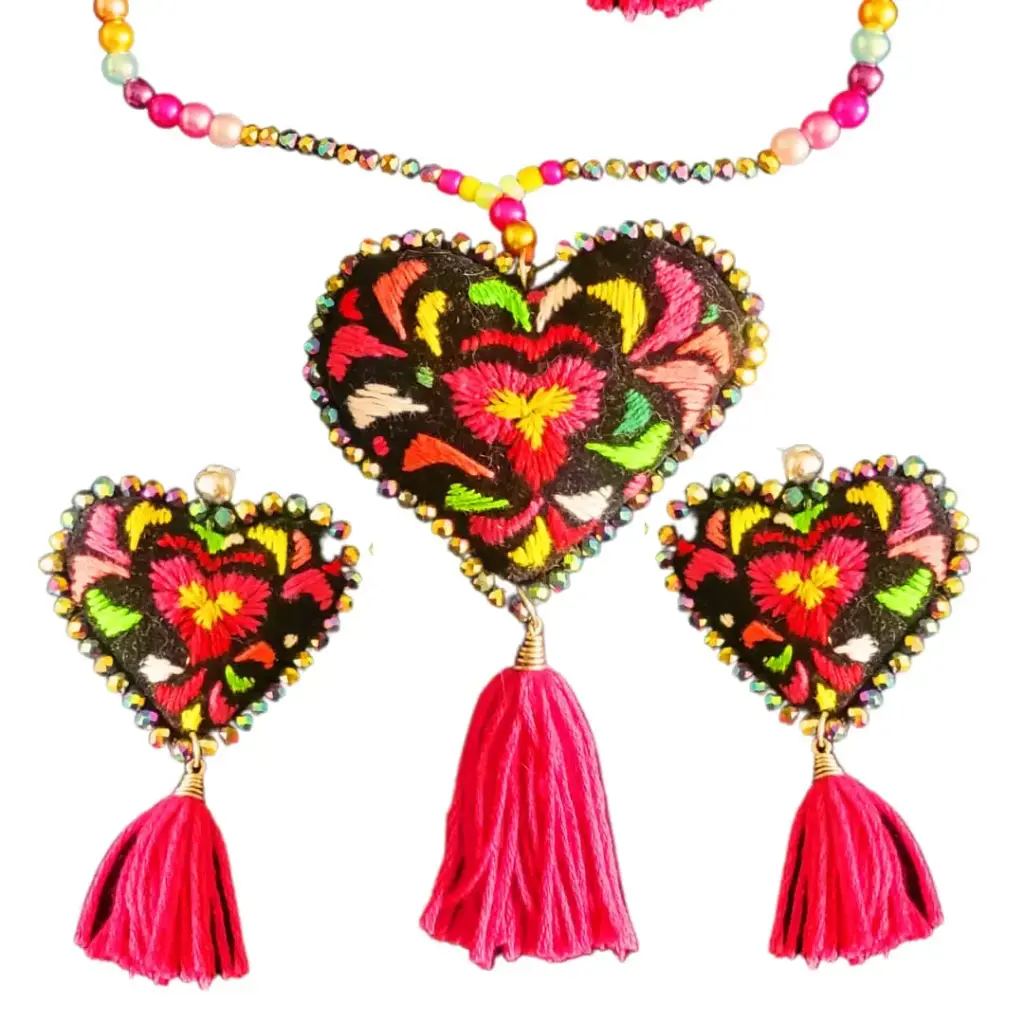 Juego 'Corazón Folklórico' (Bordado a Mano, Murano y Borlas)