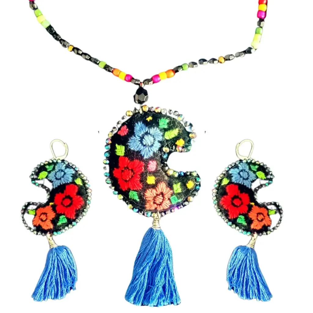 Juego 'Luna Folklórica' (Bordado a Mano, Murano y Borlas)