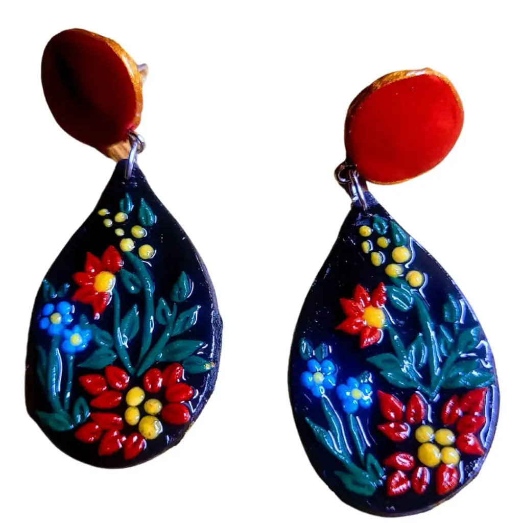 Aretes 'Jardín de Medianoche' (Flores 3D sobre Negro) en FlexiResina