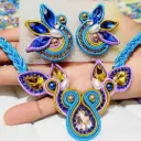 Juego Soutache 'Flor de Gala' (Bordado en Pedrería con Hojas de Cristal)