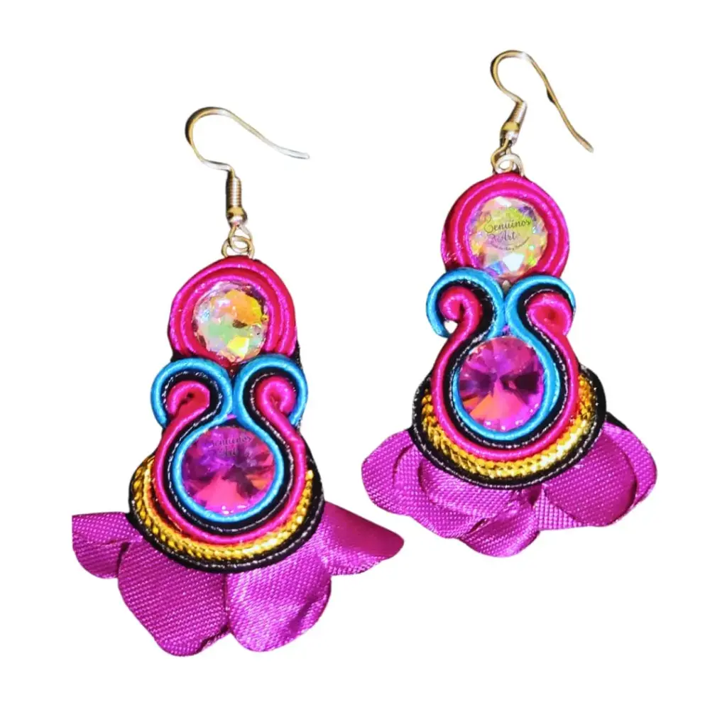 Aretes Soutache 'Abanico Fucsia Neón' (Bordado en Pedrería)