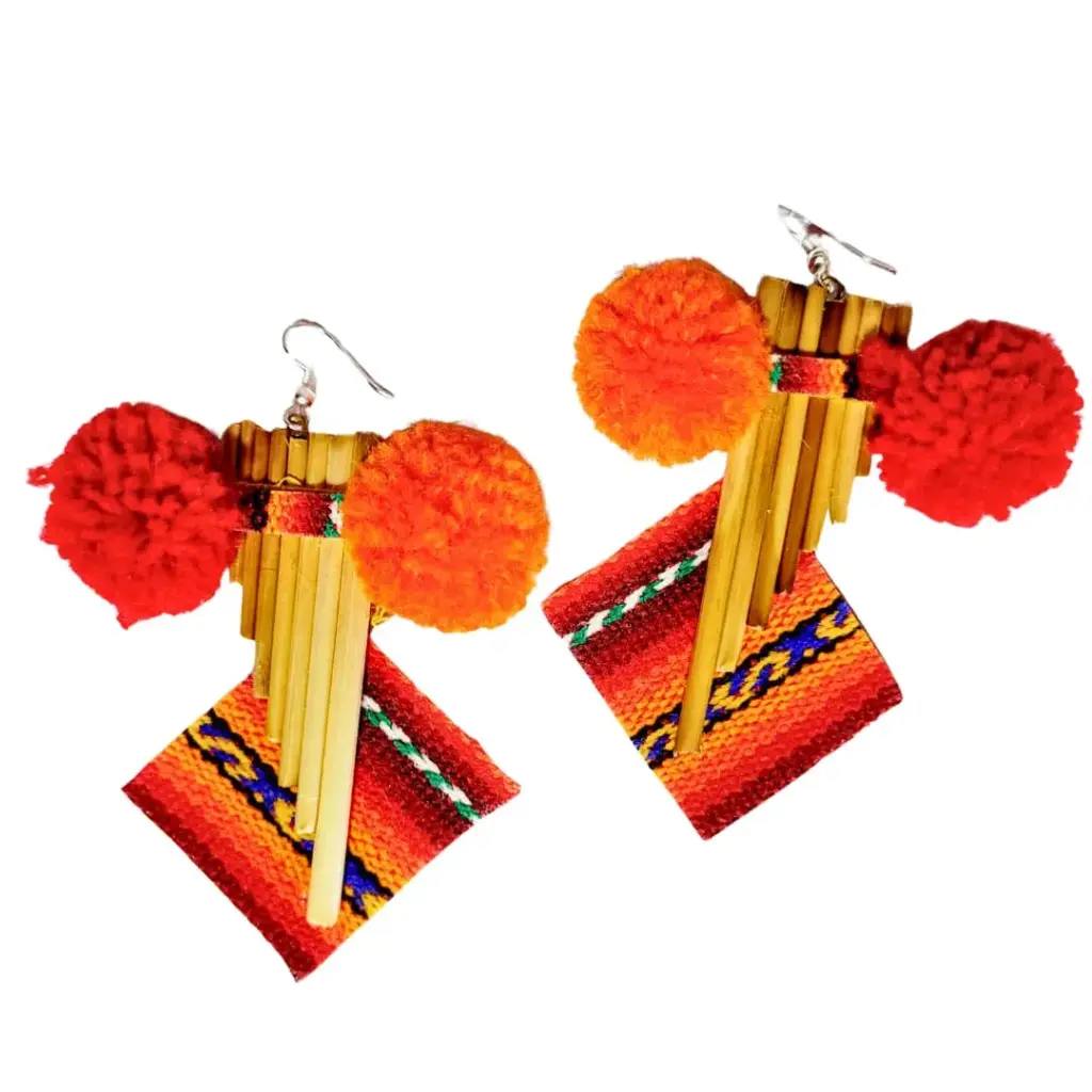 Aretes 'Sikuri Textil' (Lliclla, Siku y Pompones)