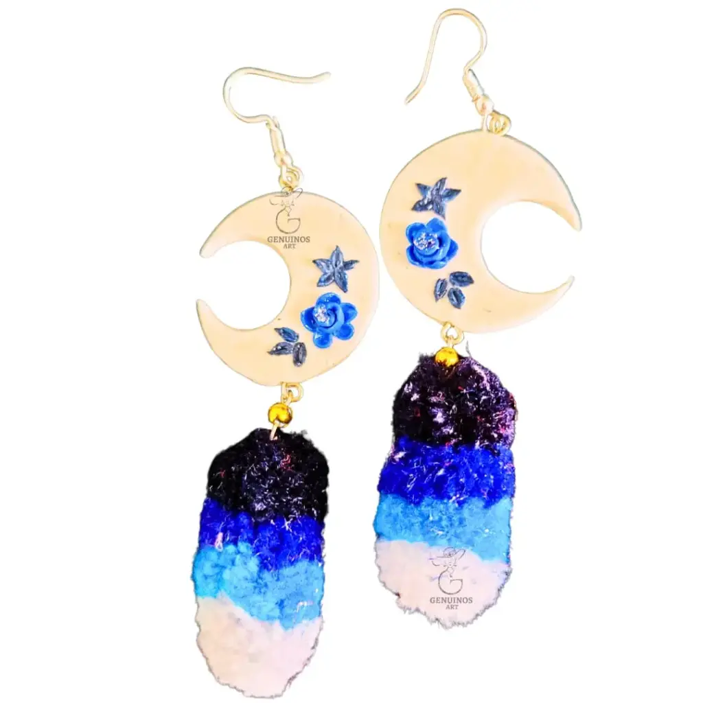 Aretes 'Pluma Lunar' (Fusión Textil, FlexiResina y Lana)