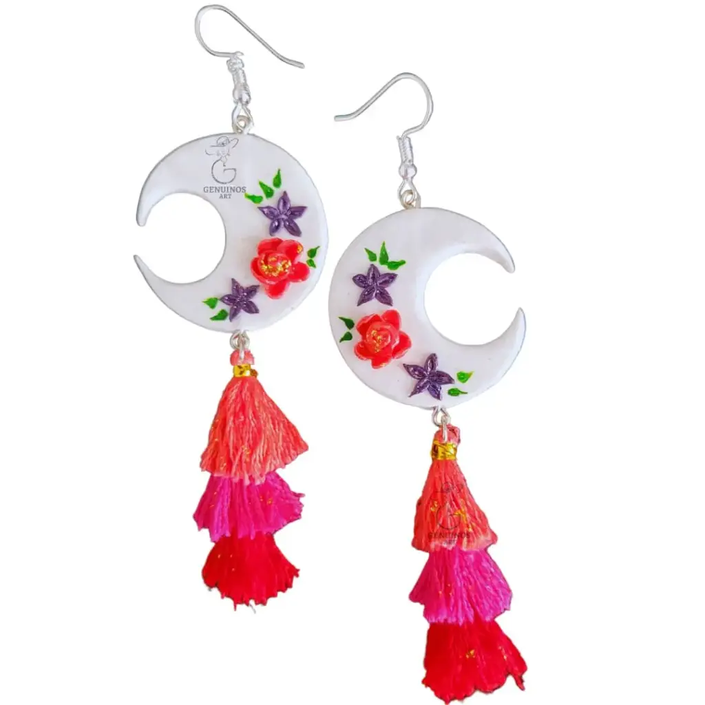 Aretes 'Luna Floral' (Polimero de Micro-Modelado 3D y Borlas de Hilo)