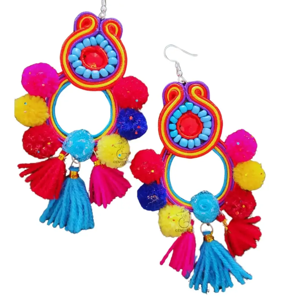 Aretes 'Fiesta Novoandina' (Aro de Soutache, Pompones y Borlas)