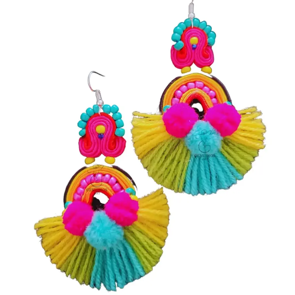 Aretes 'Abanico Novoandino' (Soutache, Lana y Pompones)