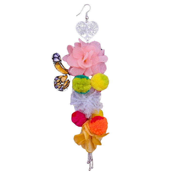 Aretes 'Carnaval Novoandino' (Fusión Textil: Flores, Pompones y Mariposas)