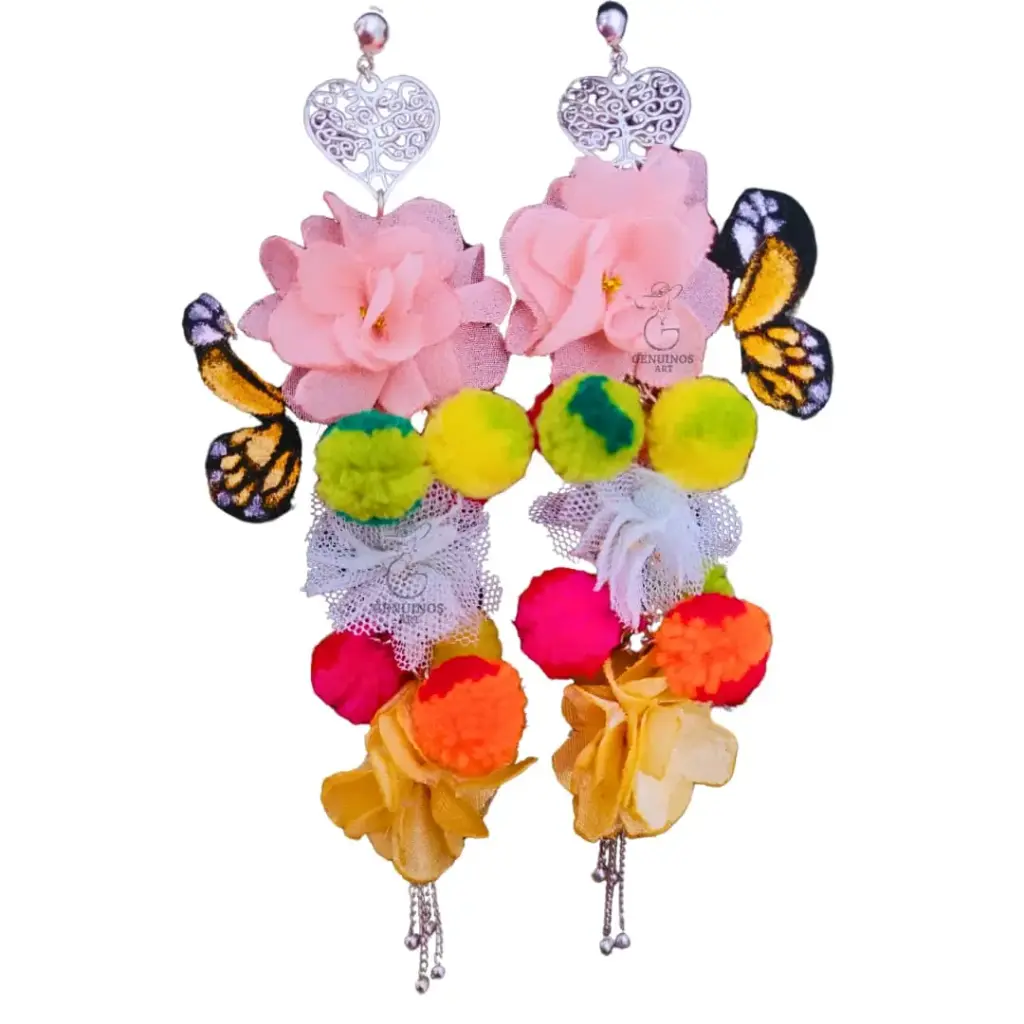 Aretes 'Carnaval Novoandino' (Fusión Textil: Flores, Pompones y Mariposas)