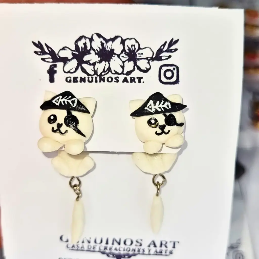 Aretes 'Gatito Pirata' 3D (Polímero de Micro-modelado, Dos Piezas)