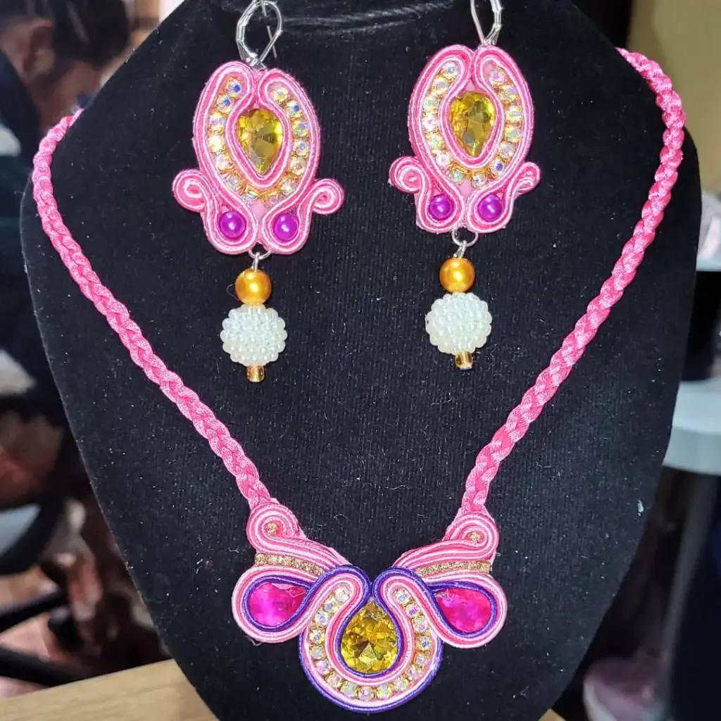 Juego Soutache 'Alas de Perla' (Bordado en Pedrería)