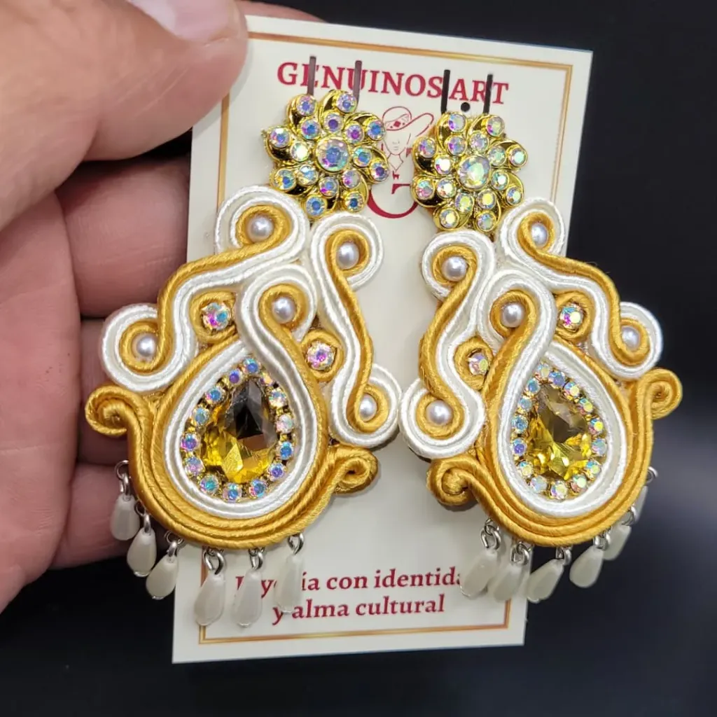 Aretes 'Resplandor Puneño' (Blanco y Oro)